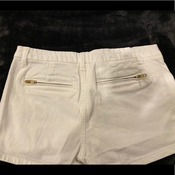 White shorts size 2 - Picture 2 of 5